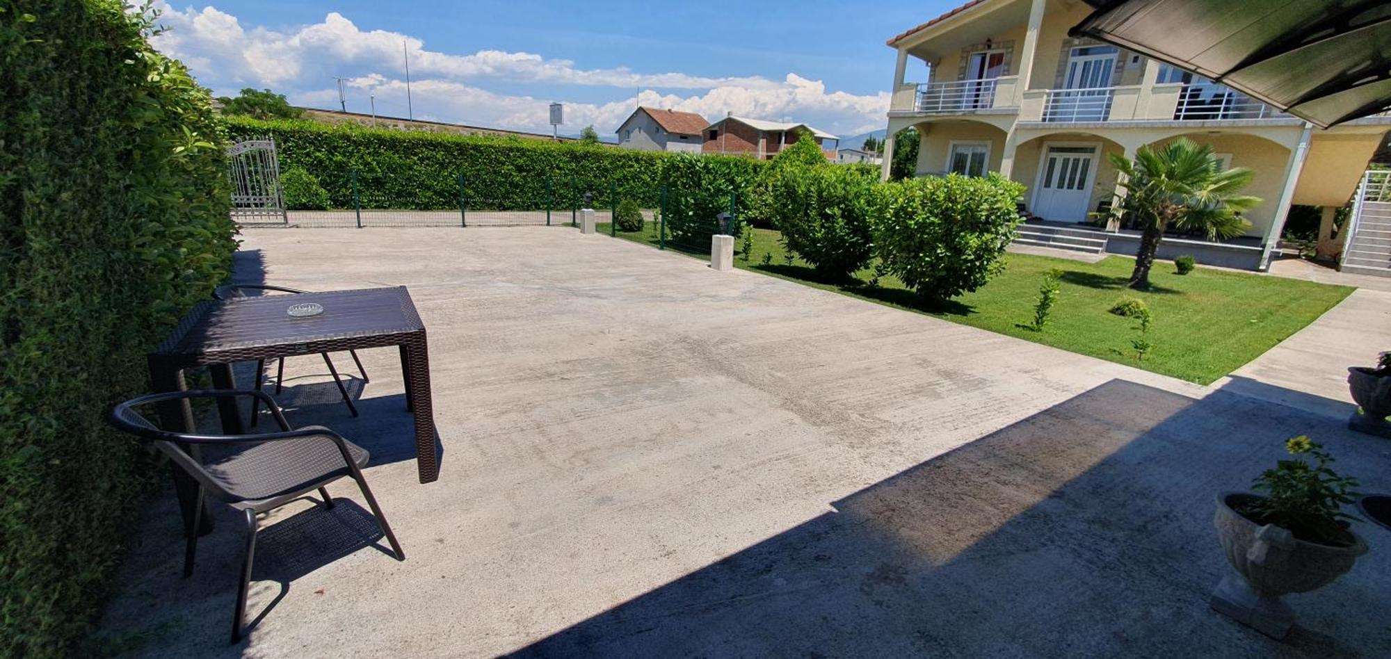 Cozzy Apartment Near The Aiport Podgorica Mitrovici  Екстер'єр фото