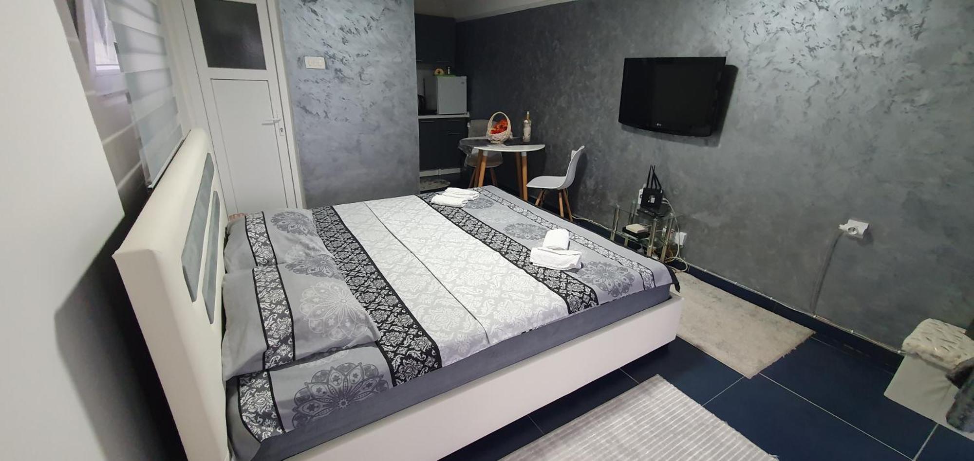 Cozzy Apartment Near The Aiport Podgorica Mitrovici  Екстер'єр фото