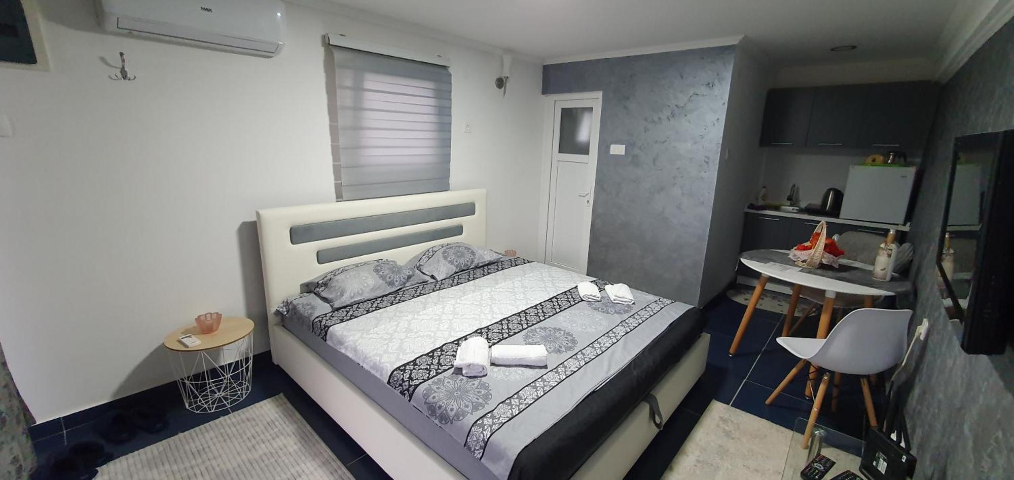 Cozzy Apartment Near The Aiport Podgorica Mitrovici  Екстер'єр фото