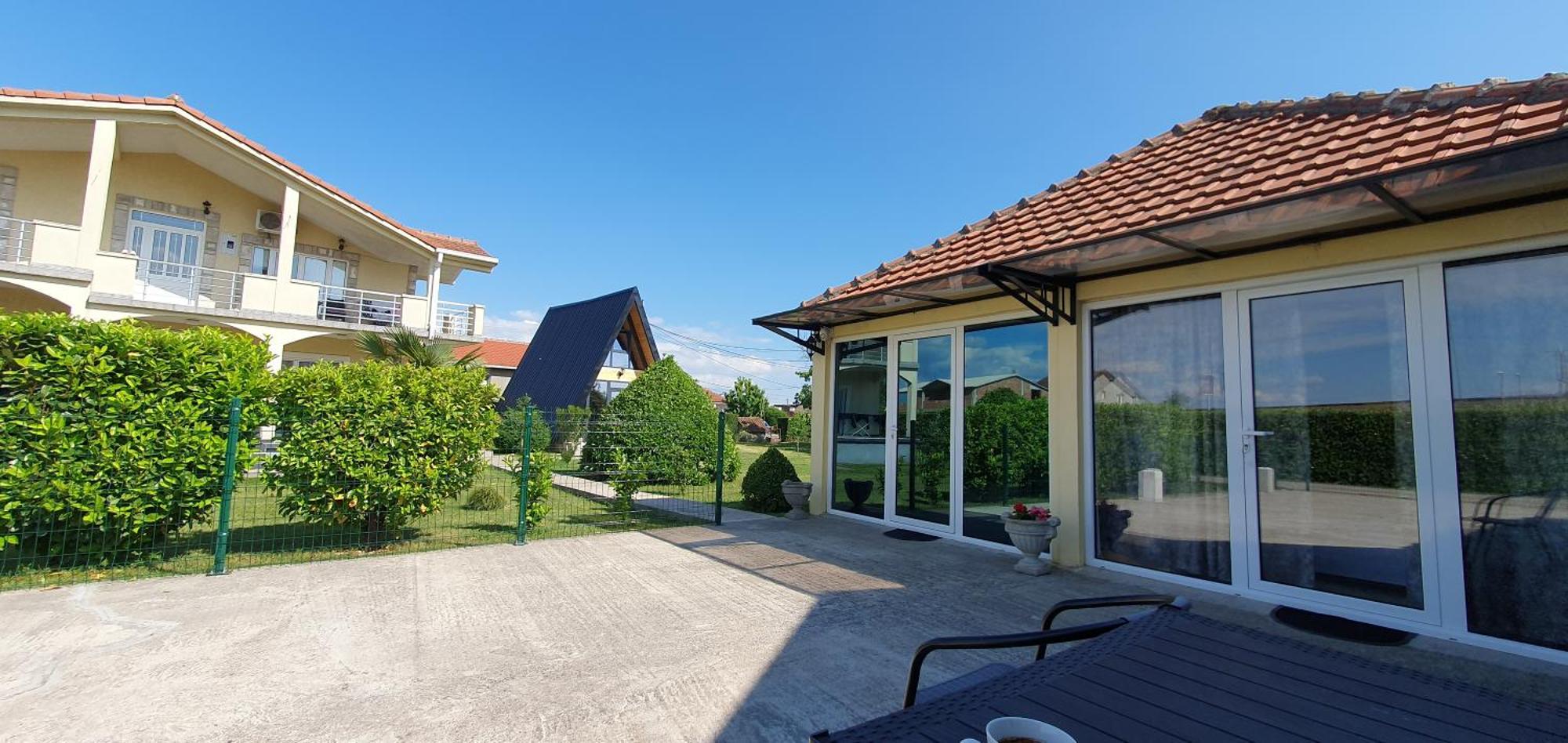 Cozzy Apartment Near The Aiport Podgorica Mitrovici  Екстер'єр фото